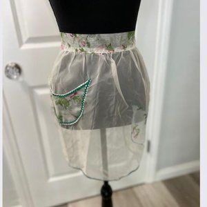 Vintage Apron - Floral detail, Sheer with a Pocket - Ties in the back